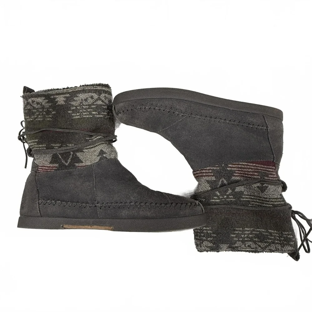 Women's Tom's Suede Moccasin Style Ankle Boots with‎ Knit Upper size 9.5